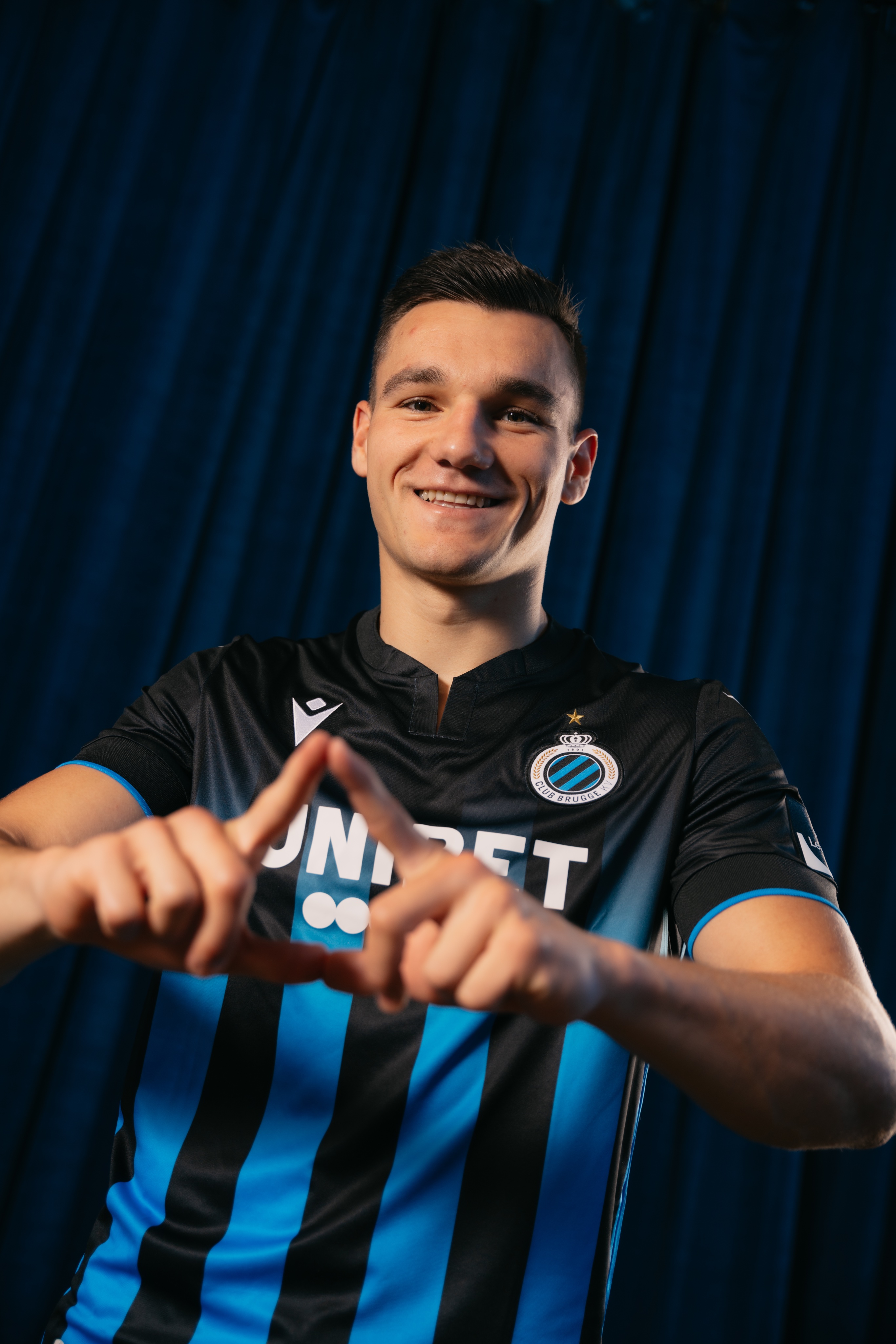 再见，巴萨！主力中卫免费离队！为注册球员这么做荒谬至极