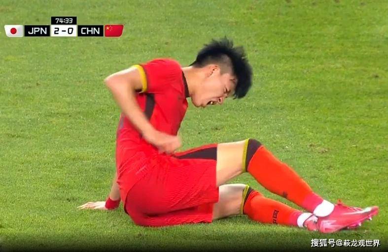 3场0球！王钰栋比不了武磊？不传球张玉宁惹争议，成国足最大输家