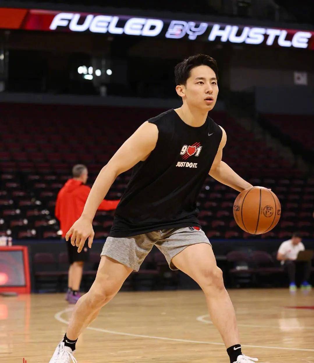 爱游戏-包含日本后卫河村勇辉跟公牛签下双向合同的词条