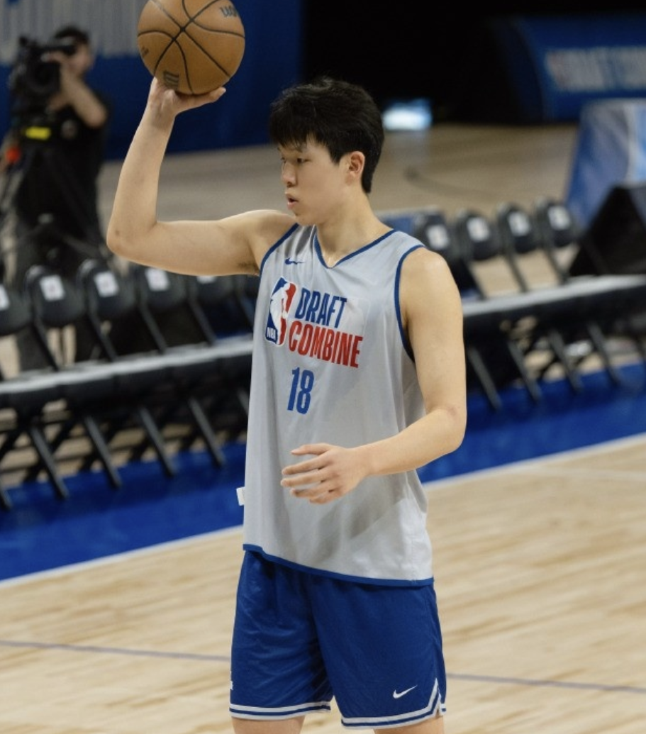 多米体育-关于8255美元!杨瀚森联合试训球衣拍高价仅次于状元弗拉格的信息