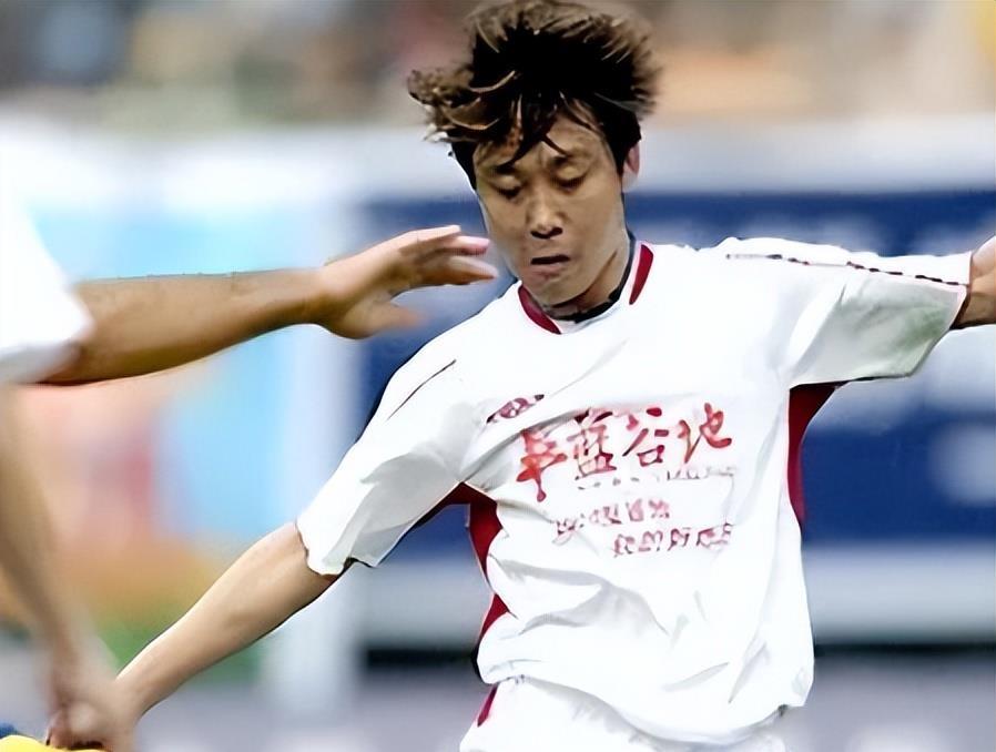 爱游戏-那个让那英“未婚生子”的前国脚高峰，20年后现在过得怎么样？的简单介绍