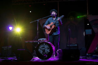 维拉队逆转取胜，保持不败纪录