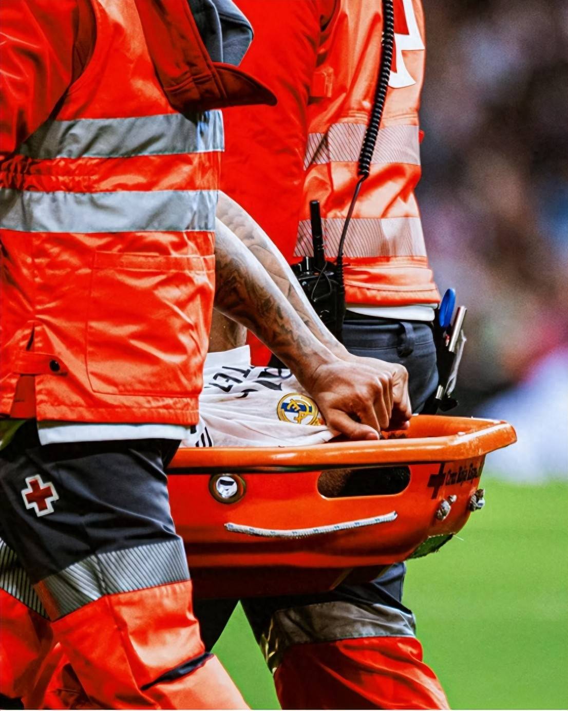 包含米利唐伤情牵动皇马未来，右侧内收肌问题引发多方担忧的词条