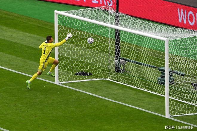 苏格兰第99分钟中圈吊射丹麦！此球候选年度普斯卡什奖不是问题！的简单介绍