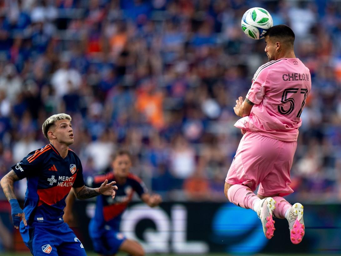 对手：我曾提前一周训练球员防守梅西左脚！但被他的右脚打爆！的简单介绍