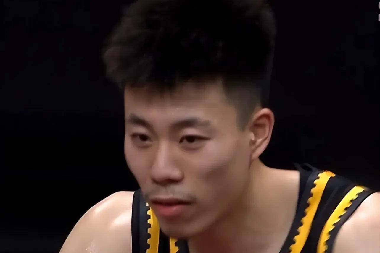 包含上海男篮热身赛精彩回顾：张镇麟7分，上海男篮遭遇两连败的词条