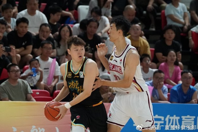 包含热身赛：赵岩昊最后时刻单打跳投不中，浙江男篮1分险胜的词条