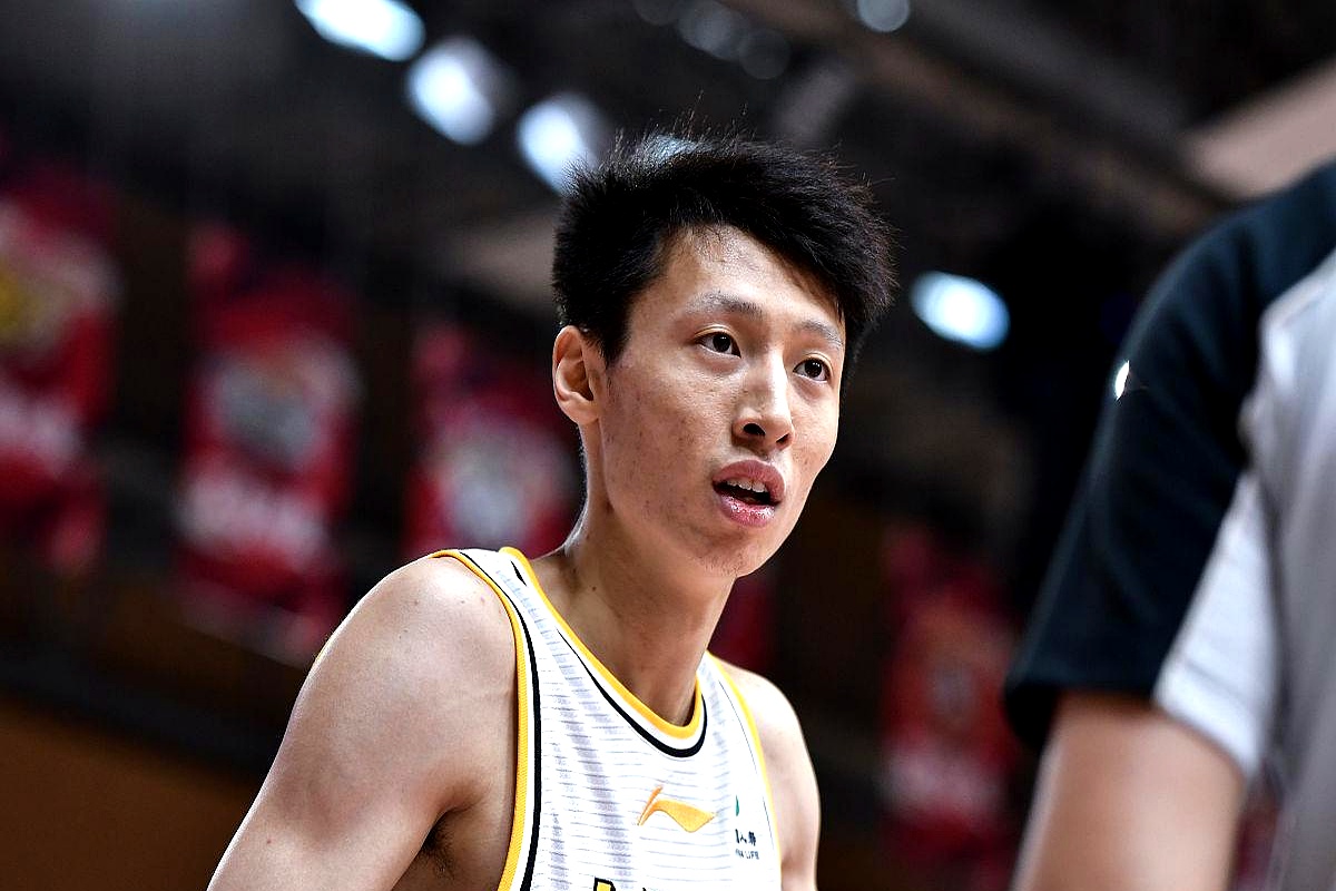 包含热身赛：赵岩昊最后时刻单打跳投不中，浙江男篮1分险胜的词条