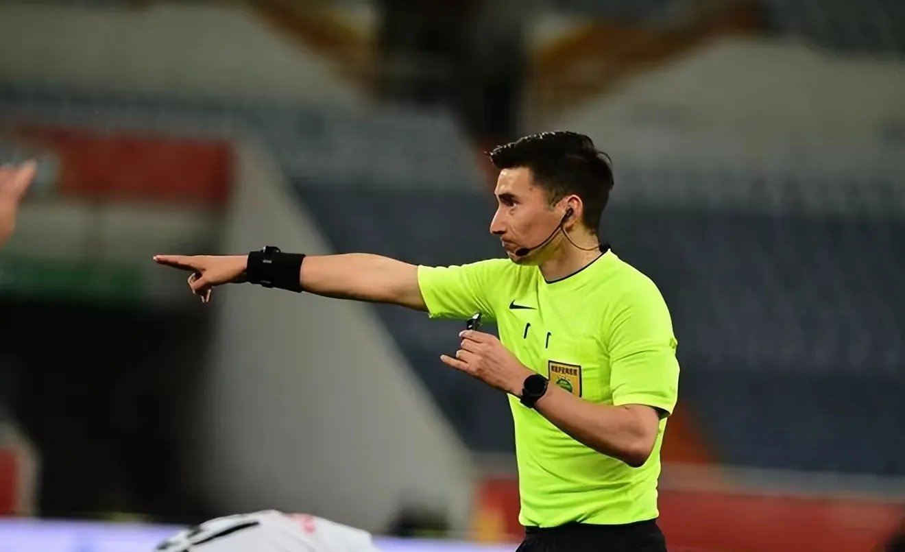 包含下一个蒿俊闵！沙尔克04相中国足新星，曾单场造3球征服的词条