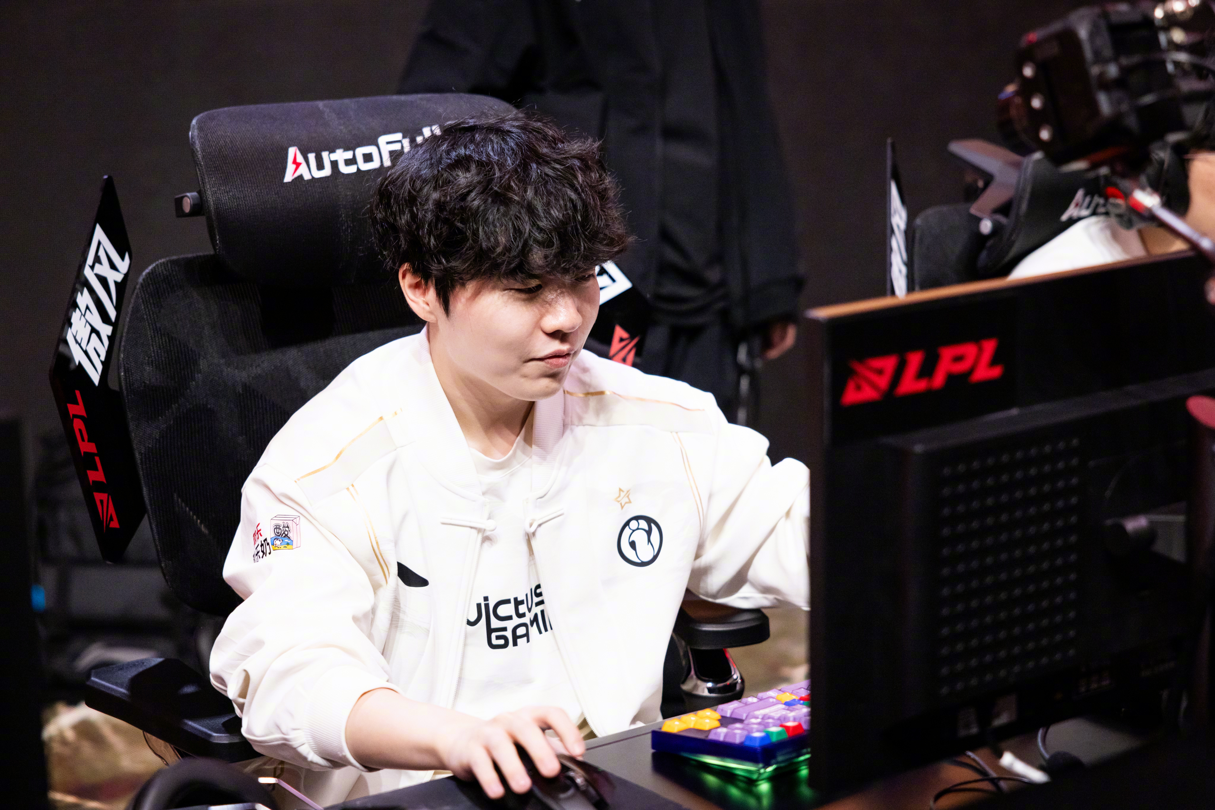 LOL冬季转会期正式开启,LCK多条官宣发布,BLG正在的简单介绍 LOL冬季转会期正式开启,LCK多条官宣发布,BLG正在的简单介绍