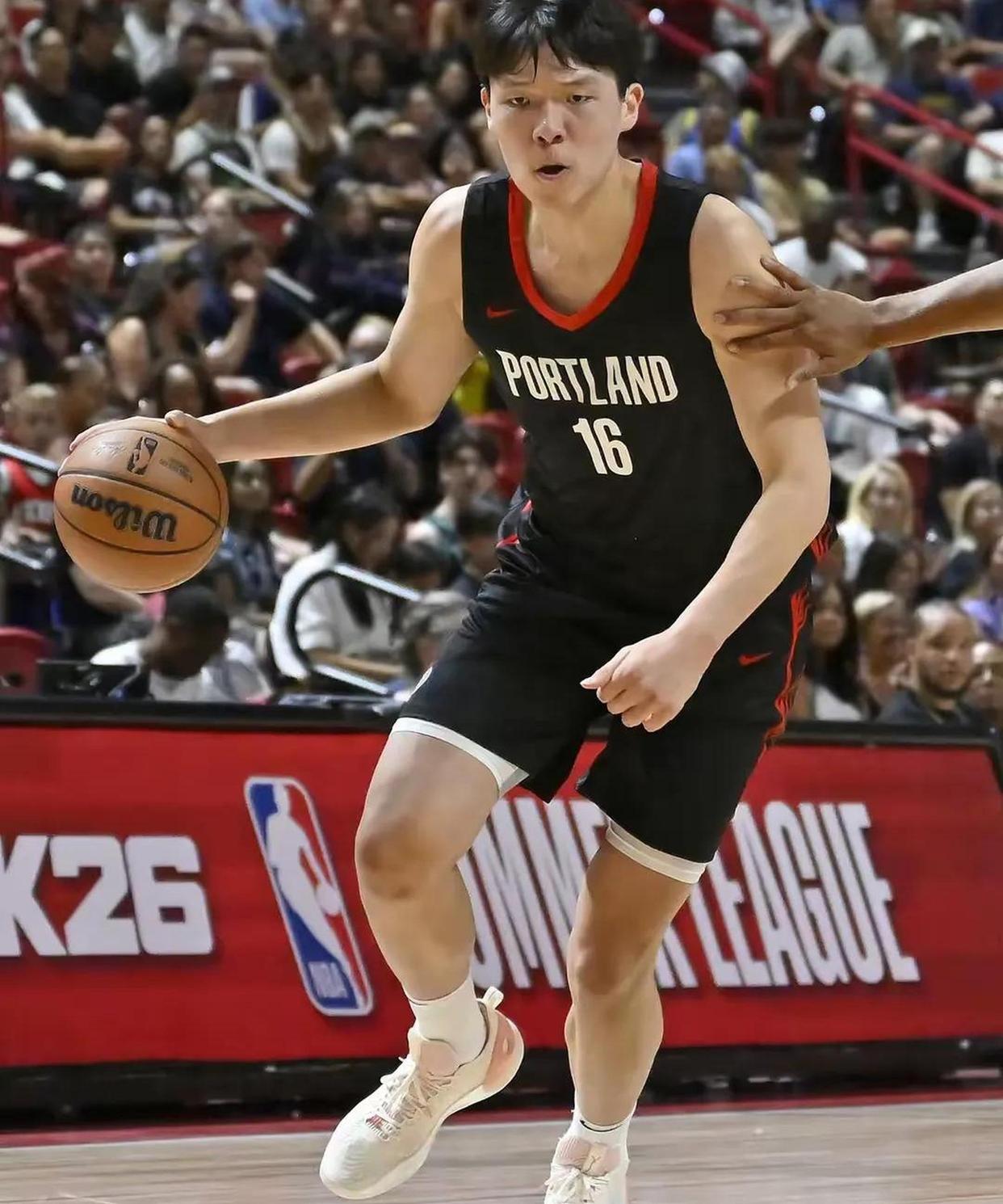 关于杨瀚森投篮训练和健身房锻炼回顾，新赛季预计担任替补中锋的信息