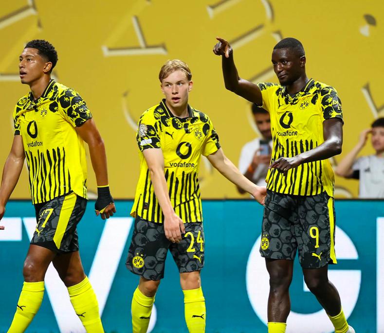 关于巴萨在欧冠比赛中防线不能压太前，这会暴的信息