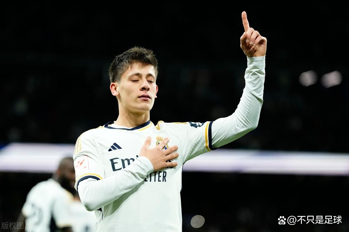 包含为什么皮尔洛退役之后，前腰后置的战术会很少出现？的词条