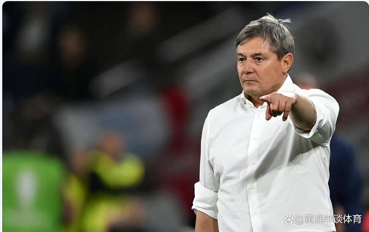 包含中国足球只是软件不行？NO！韩国教练吐槽成都蓉城草皮是灾难！的词条