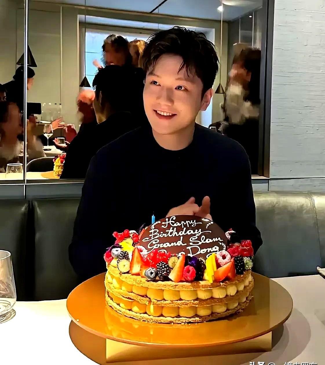 关于开心!樊振东参观萨尔布吕肯和管理层亲切交流,8月即将迎来德甲首秀的信息  第2张