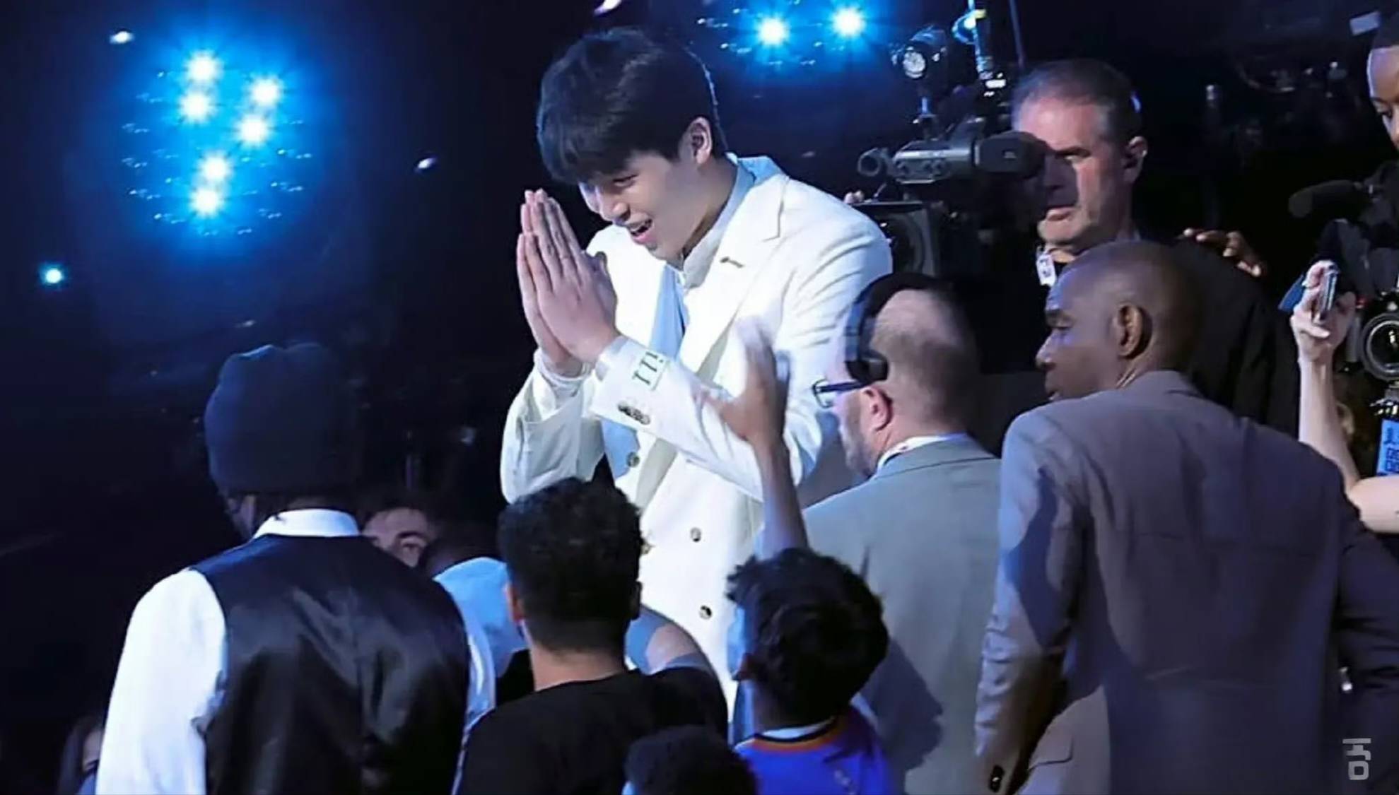 杨瀚森谈首秀最满意一点直言比赛节奏快喘不上气的简单介绍