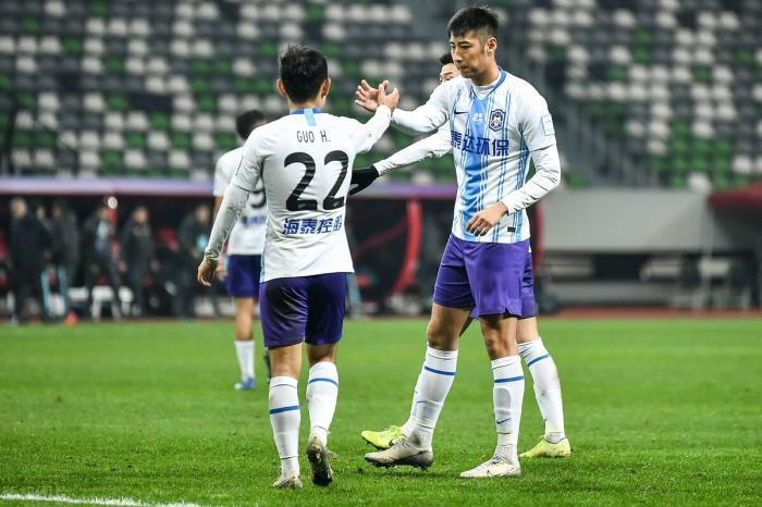 包含李学鹏曾跟邓卓翔是国少好友，如今后者已退役，而他还在坚持的词条