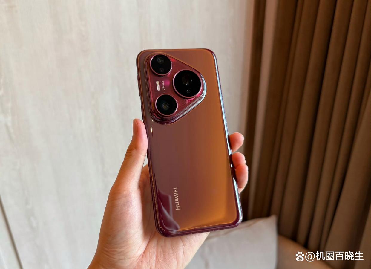 关于83岁老人现场开箱Pura80：喜欢华为11年的信息