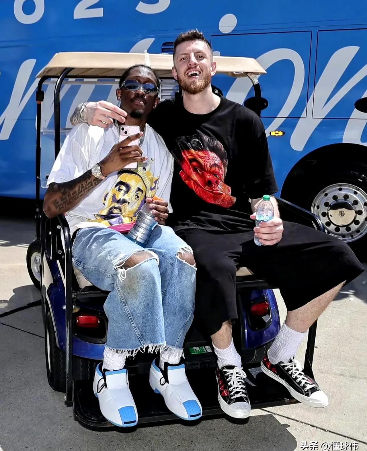 杰伦-威廉姆斯半场7中3,罚球3中3得到9分4篮板4助攻的简单介绍 第2张