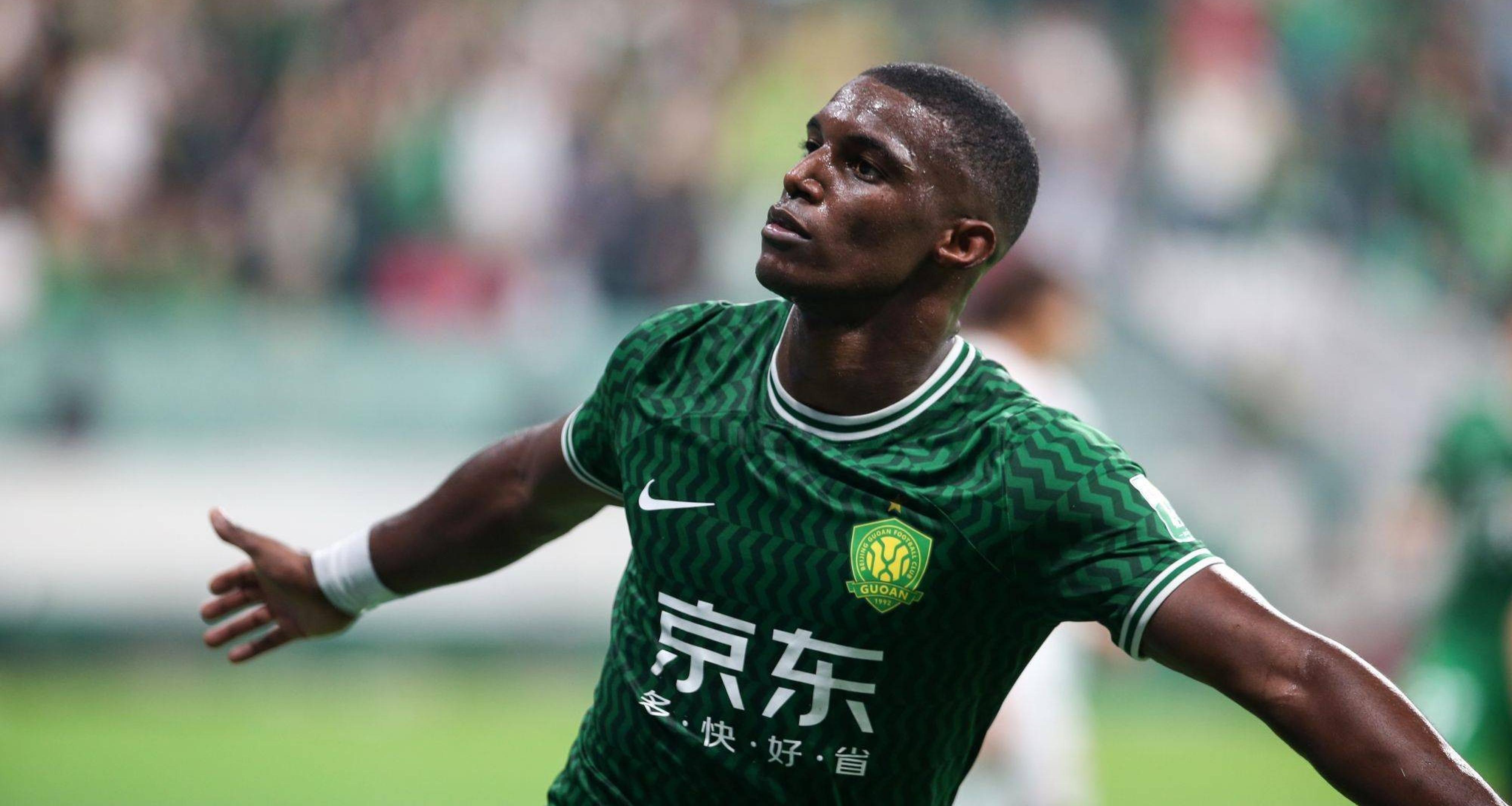 包含中超半程最佳阵容：7本土4外援，蓉城5人申花3人，海港泰山0人的词条