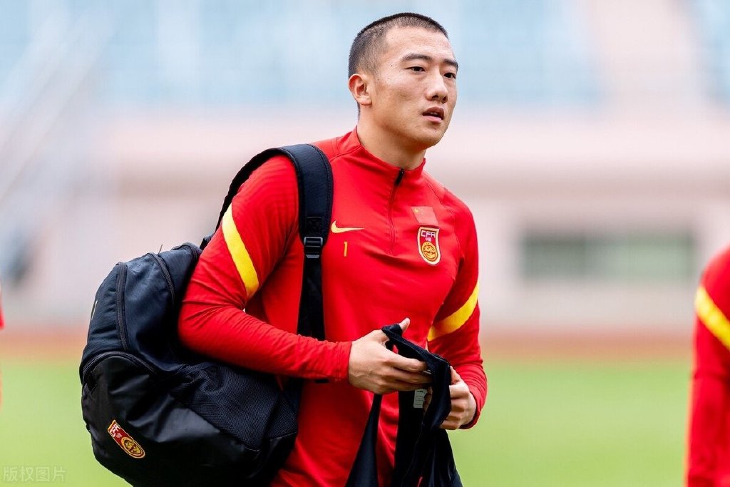 关于国足评分:颜骏凌张玉宁表现尚可后腰表现难如人意的信息