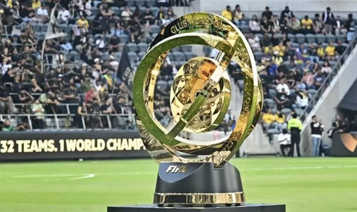 世俱杯奖杯采用镀金工艺，彰显足球荣耀  第1张