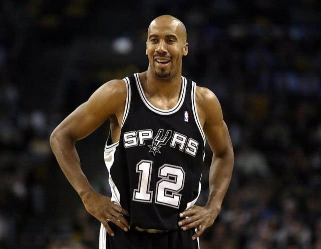 三冠功勋！马刺官方晒照祝布鲁斯-鲍文生日快乐  第1张