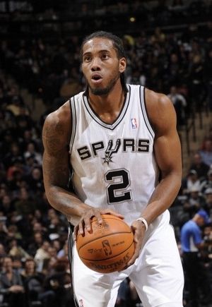 三冠功勋！马刺官方晒照祝布鲁斯-鲍文生日快乐  第2张