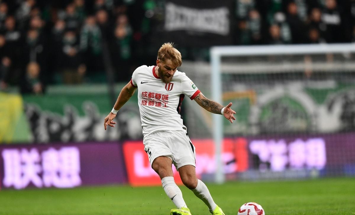 包含国安、蓉城点球判罚正确，亚泰申花火爆因主裁放纵所致。的词条  第2张