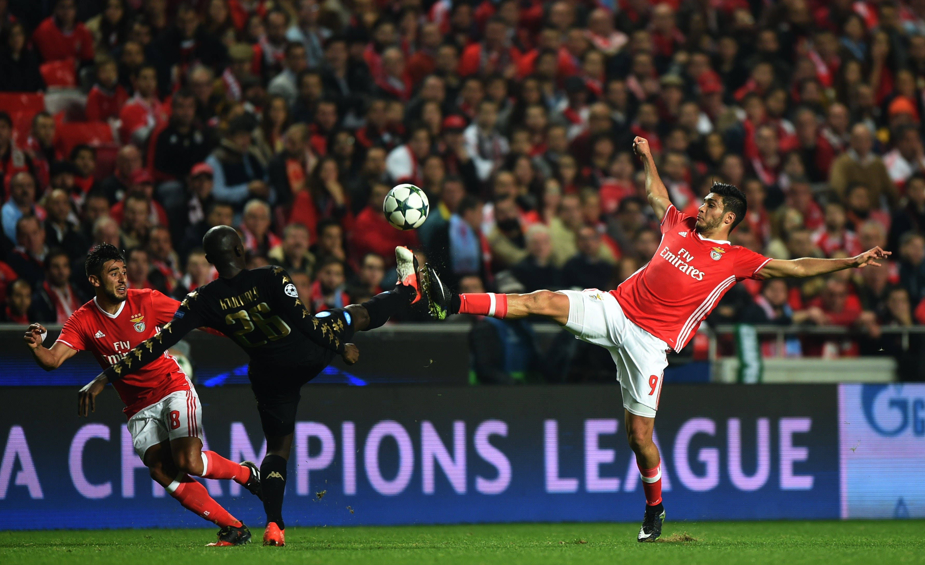 包含穆里尼奥让17岁小孩，三天在欧冠和联赛首秀，至的词条  第2张