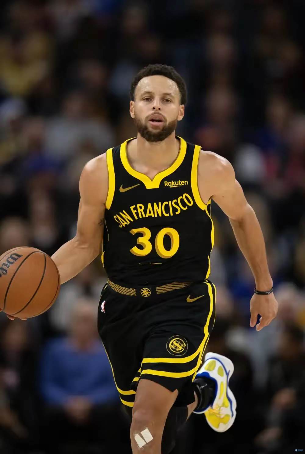 NBA新规宣布！库里迎来历史性增强，美媒质疑联盟偏袒勇士夺冠的简单介绍