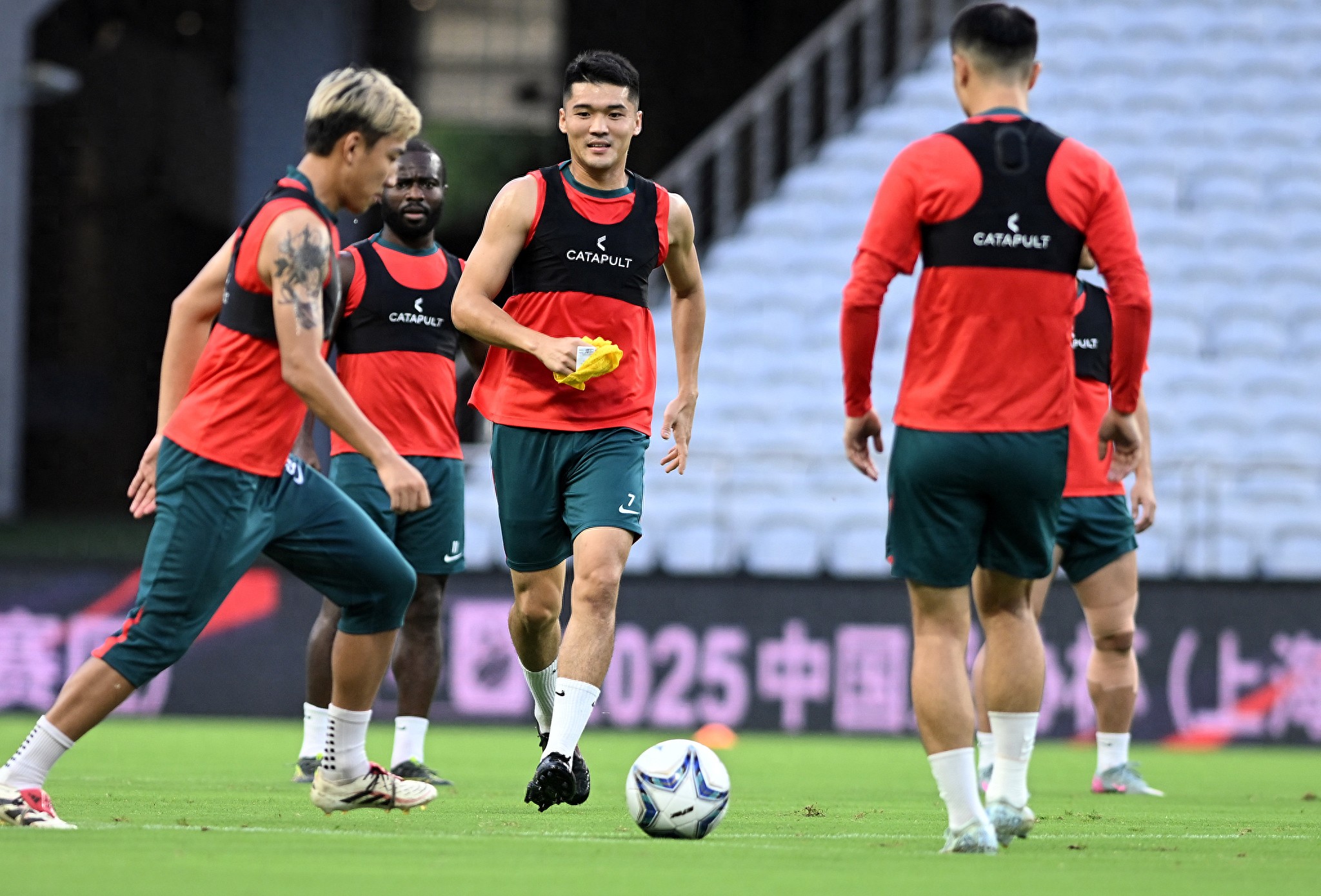 包含泰山队瓦科并非不可或缺，增加一名中场外援球队的阵容将更加合理的词条  第3张