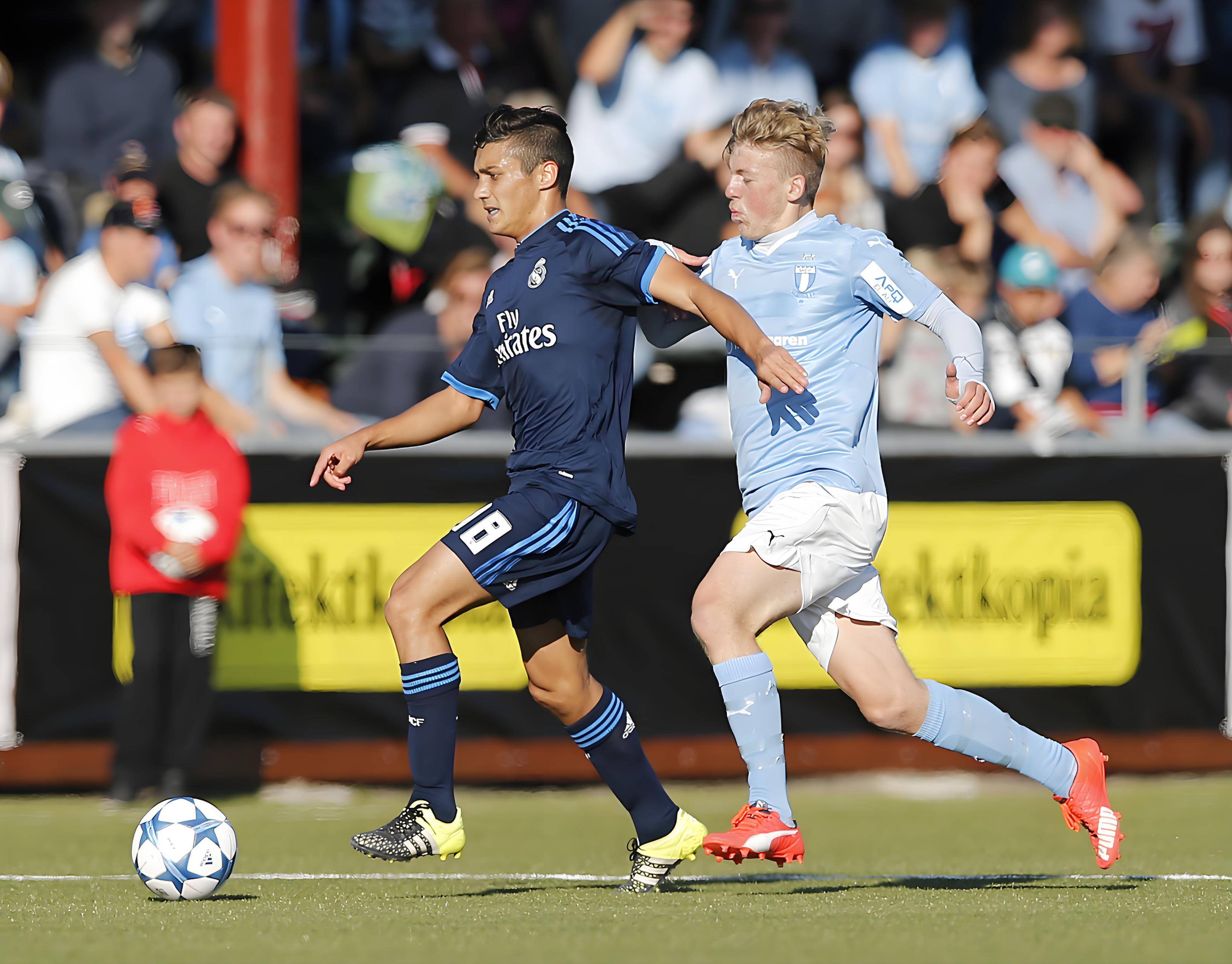 沙尔克04提前锁定德乙半程冠军，他们下赛季能否顺利重的简单介绍  第3张