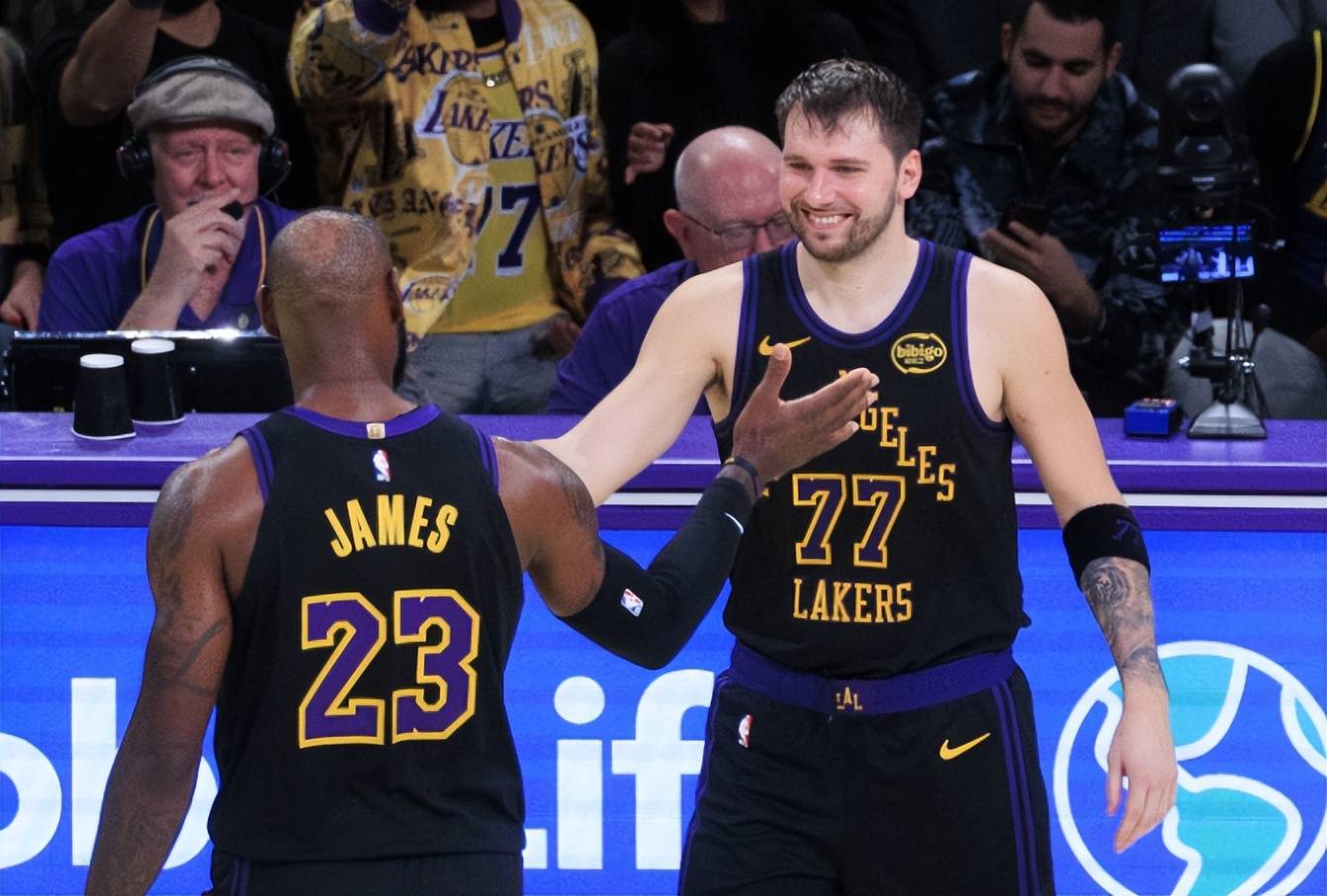 东契奇伤退詹姆斯36分快船擒湖人结束5连败的简单介绍