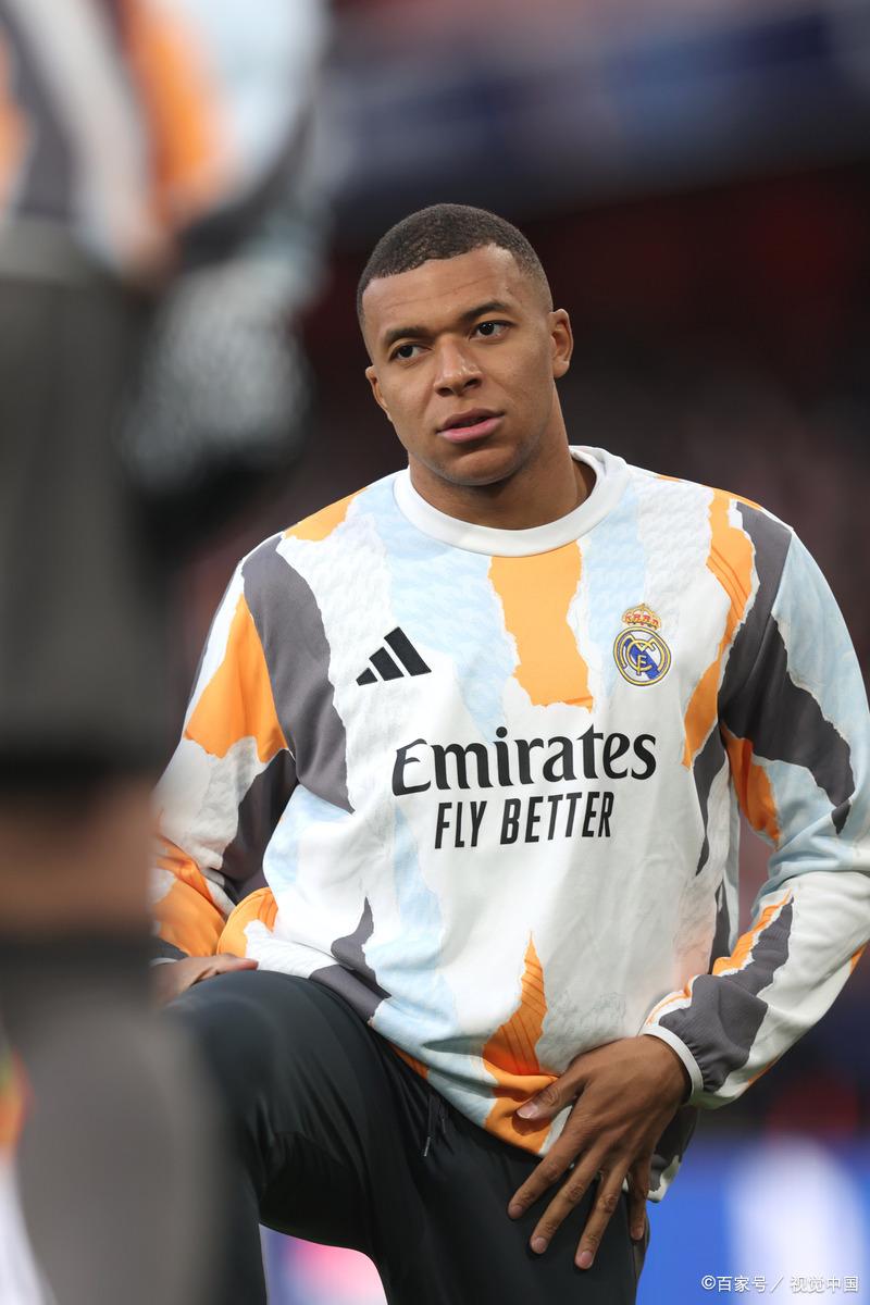 包含克里斯蒂亚诺点赞姆巴佩：从偶像到传承，足球之巅的对话的词条