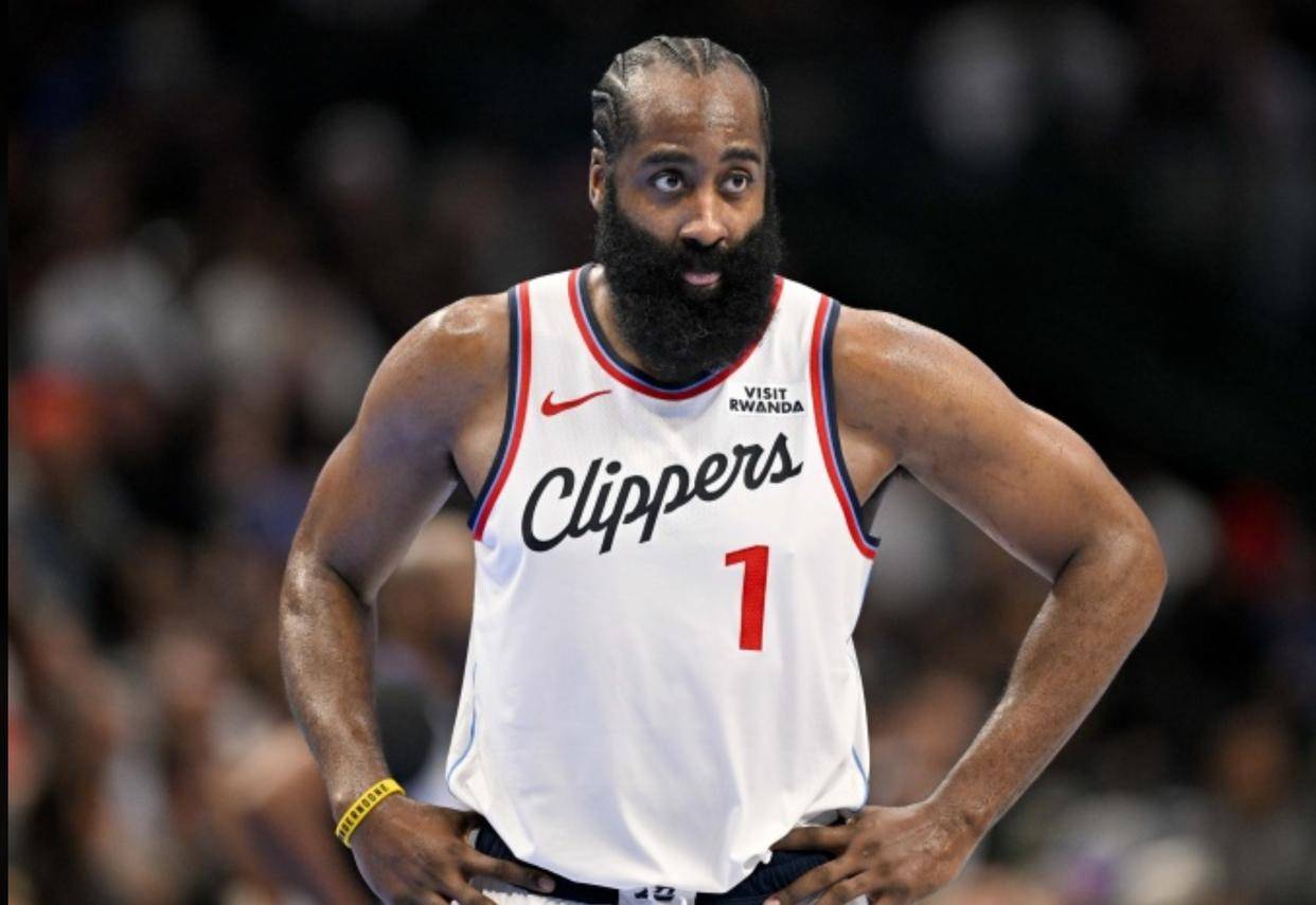 包含快船76人裁判报告：漏判哈登三分绝杀出手被打手的词条