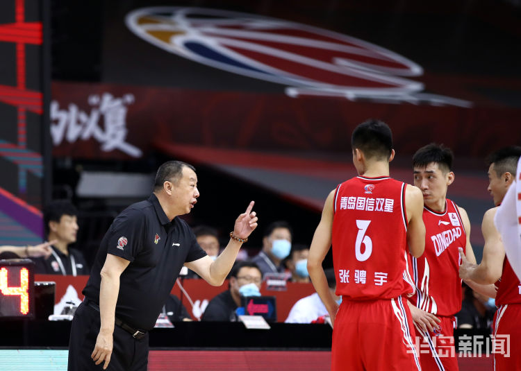 队记：青岛男篮以国家队为标准，四个字毫无保留的简单介绍