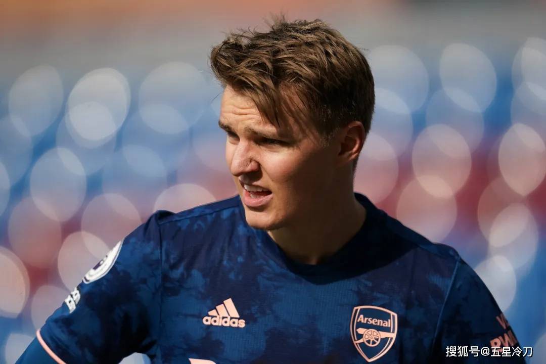 关于VAR技术推翻阿森纳点球判罚，霍华德·韦伯详解真相引热议的信息