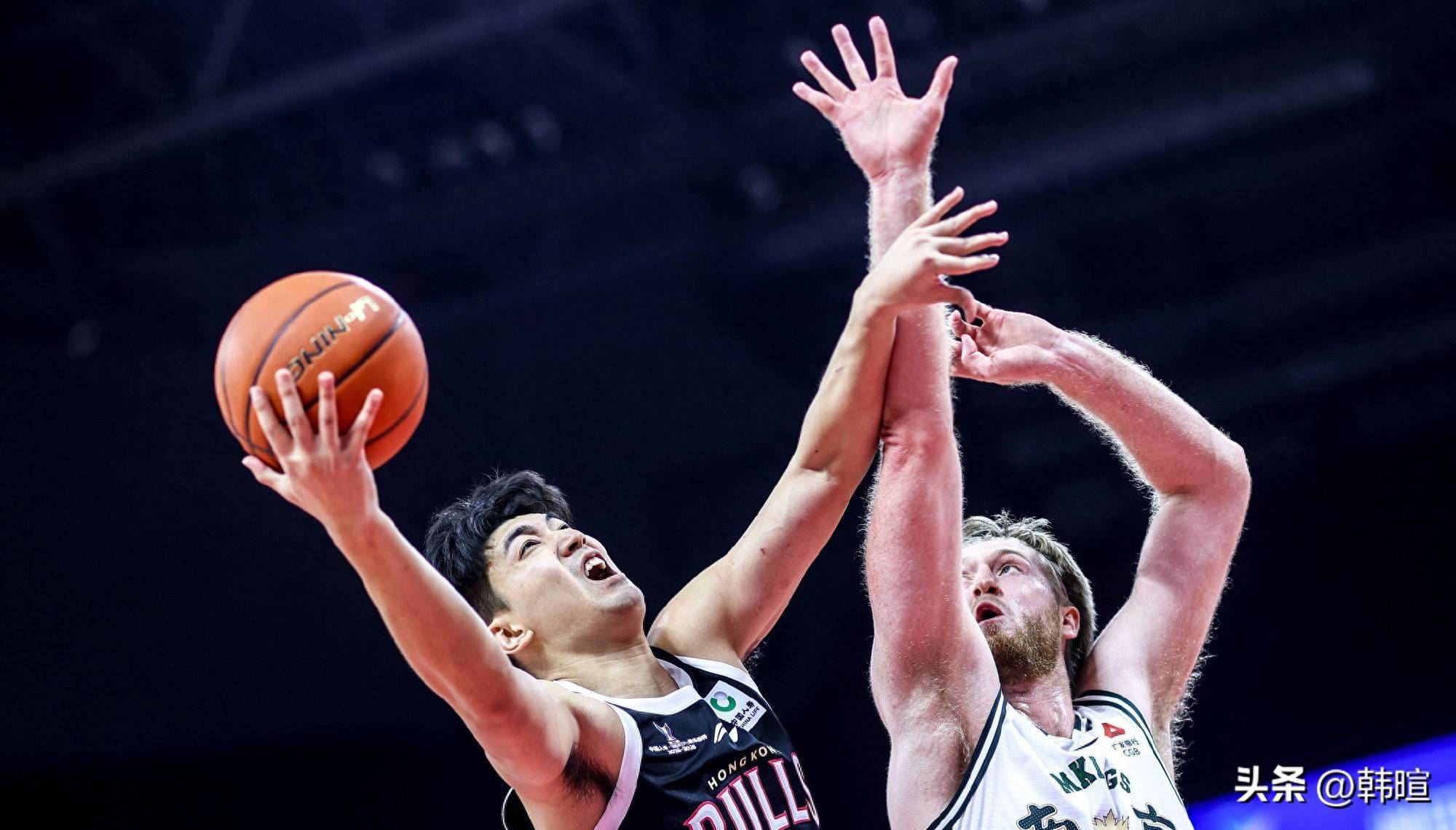 香港金牛发布比赛精彩瞬间：卡尔顿狂揽26分9篮板6助攻2盖帽的简单介绍