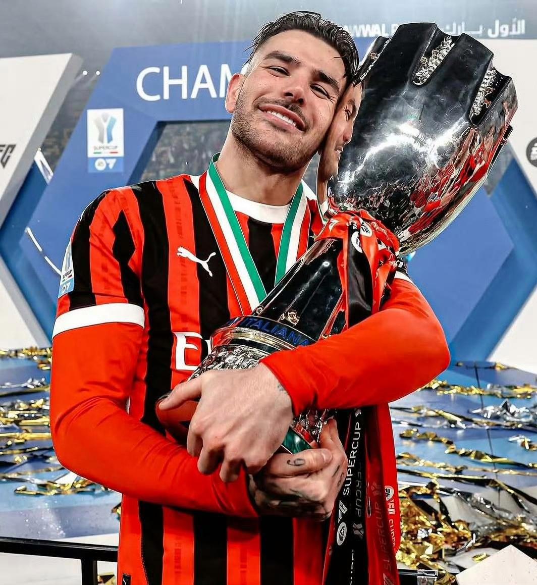 1夜5大转会：皇马米兰官宣，两大射手离队，罗马诺确认：3豪门补强的简单介绍