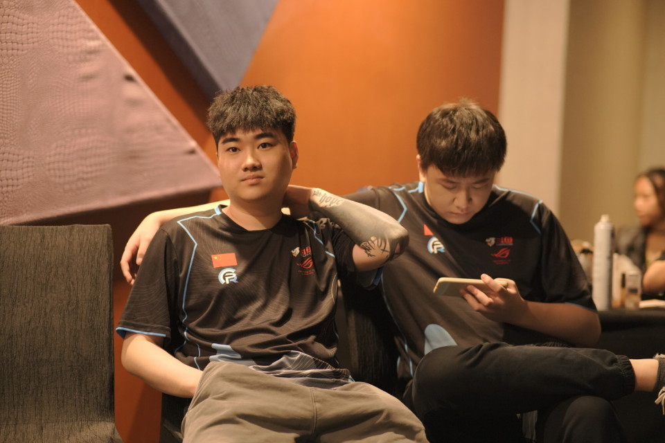 关于说句实话，目前17这个阵容和4am目前这四个人打团战，打10次17能输八次！的信息