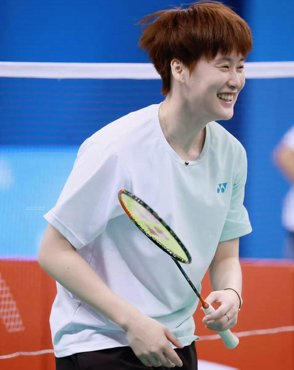 羽毛球世锦赛：石宇奇陈雨菲顺利晋级李诗沣爆冷首轮出局的简单介绍