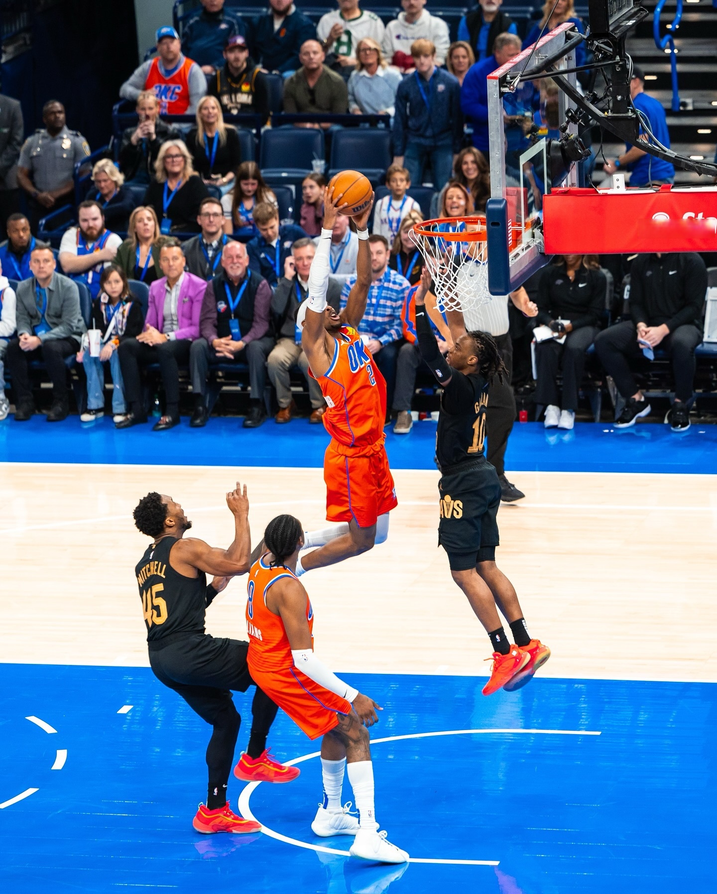 包含马刺近13天内已三杀雷霆，1月14日两队将进行下次交手的词条