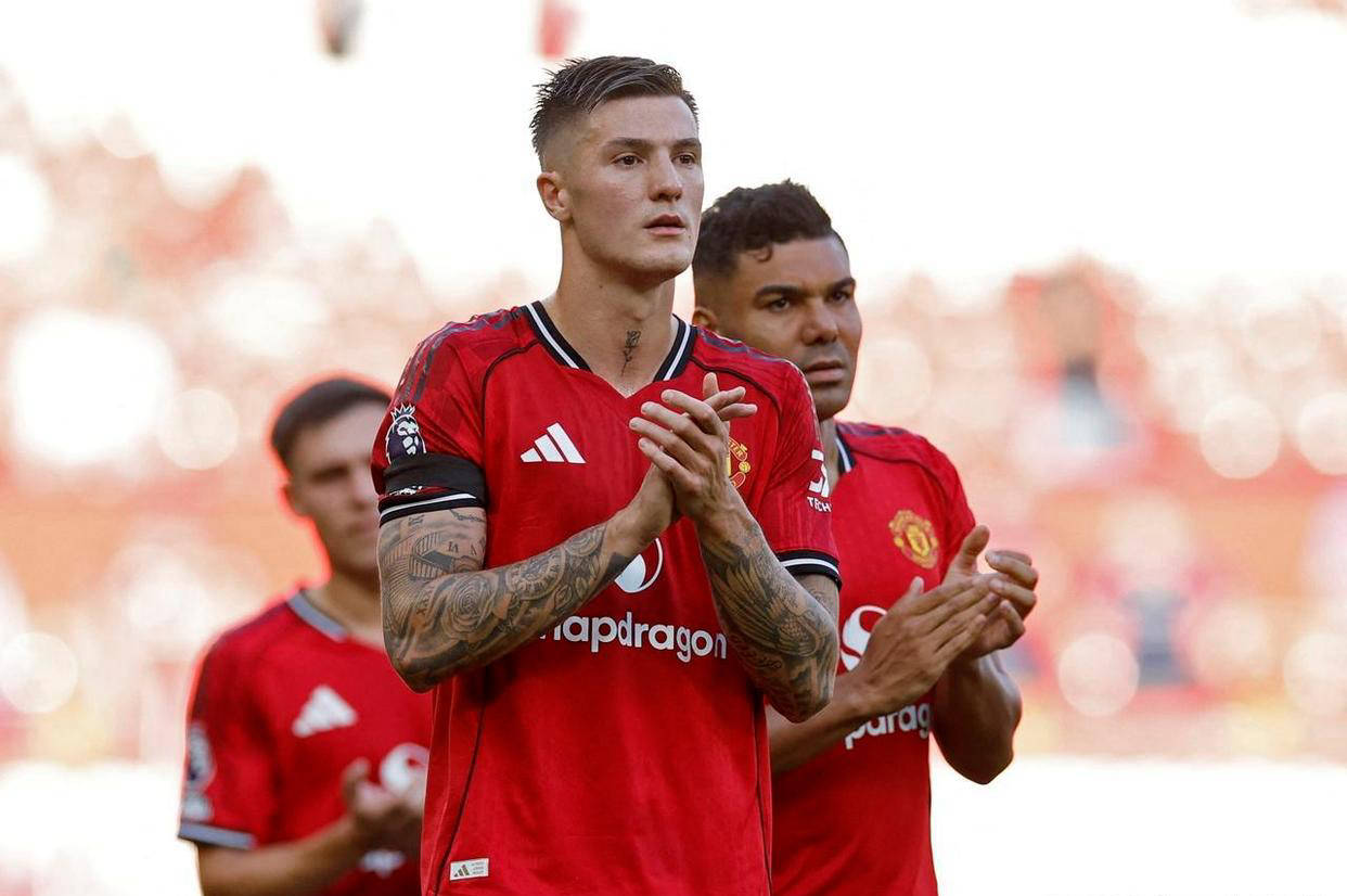 改变！霍伊伦夺冠暗讽曼联，滕哈格下课后，勒沃库森冲进前三的简单介绍