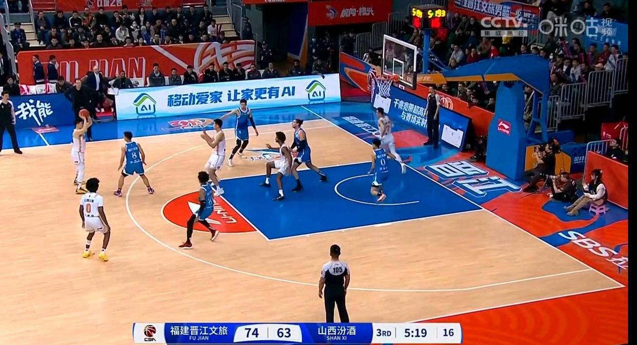 包含邹阳上赛季个人集锦：对阵山西得到30分11板2帽2断的词条