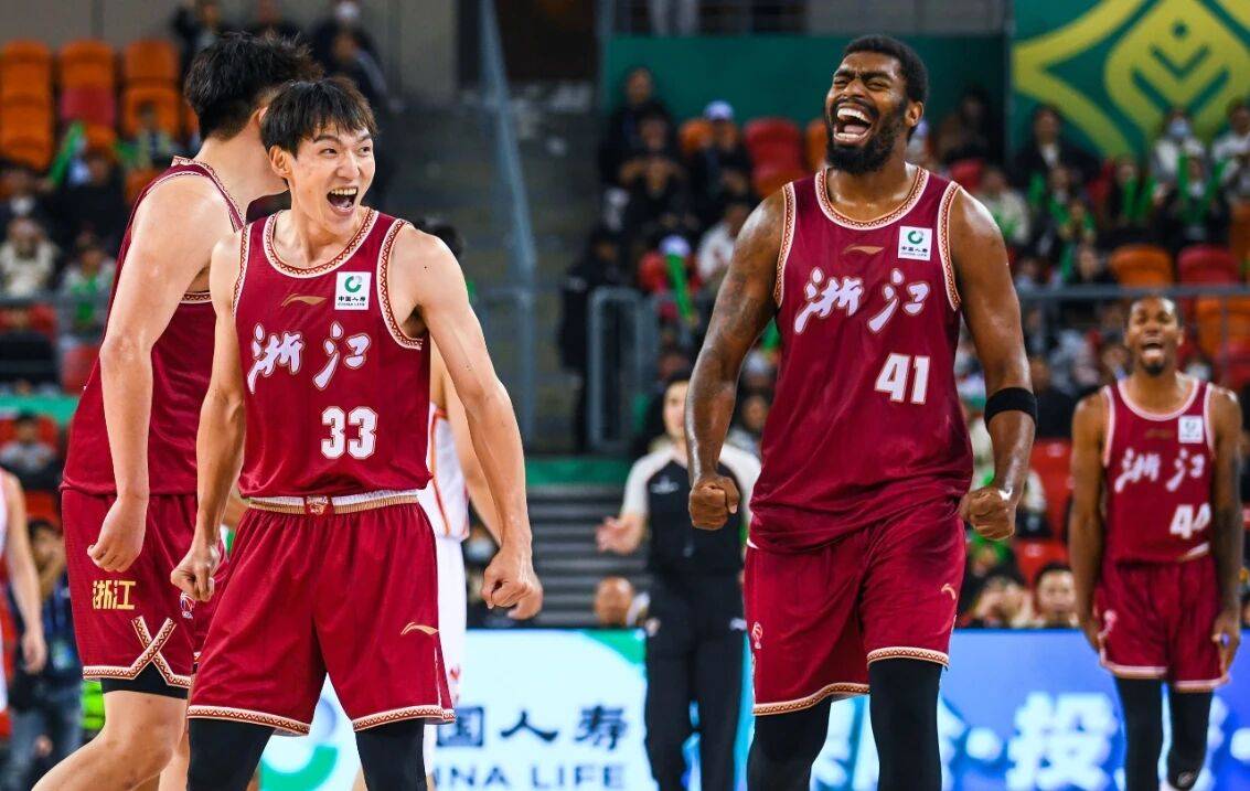 关于CBA最新战报：新疆惨败青岛，深圳送四川六连败，两大黑马闪耀前四的信息