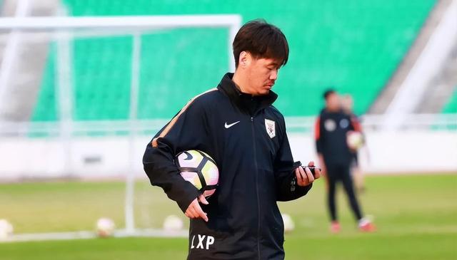 老崔回归首秀，不和李霄鹏讲人情世故，泰山队4主场取舍刘洋缺阵的简单介绍