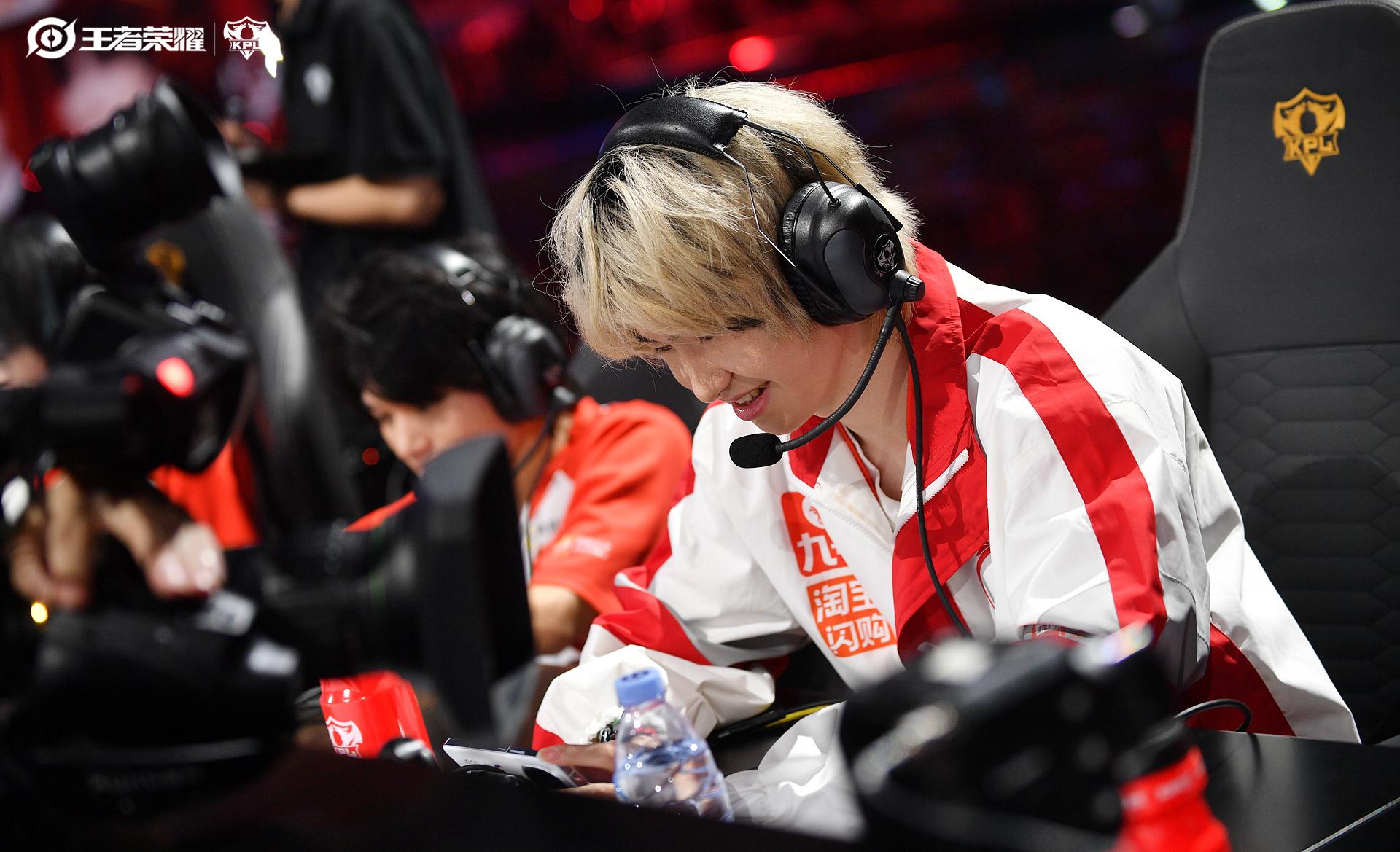 关于恭喜成都AG超玩会晋级2025KPL夏季赛季后赛胜者组决赛！的信息