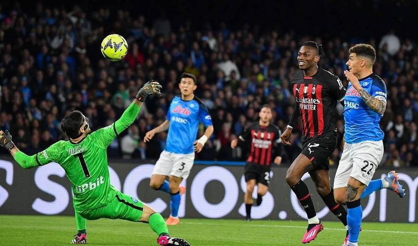 莱奥伤愈已经回归米兰合练，可以出战那不勒斯的简单介绍