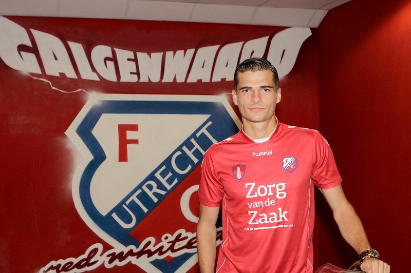 埃因霍温正式报价成都蓉城大牌国脚！希望他能转会入队，的简单介绍